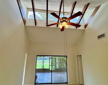 10849 Nw 30th Place - Photo Thumbnail 2