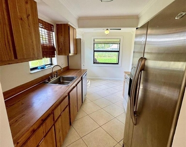 10849 Nw 30th Place - Photo Thumbnail 6