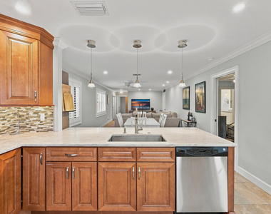 1651 Palmland Drive - Photo Thumbnail 13