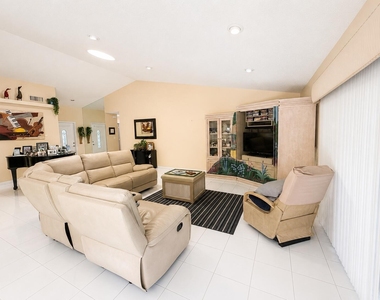 7758 Cloverfield Circle - Photo Thumbnail 5