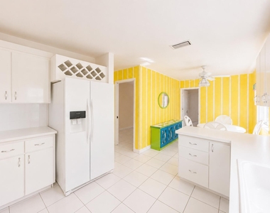 7758 Cloverfield Circle - Photo Thumbnail 16