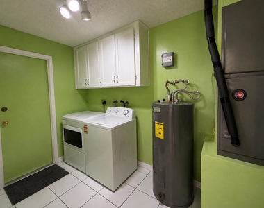 7758 Cloverfield Circle - Photo Thumbnail 19
