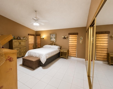 7758 Cloverfield Circle - Photo Thumbnail 20