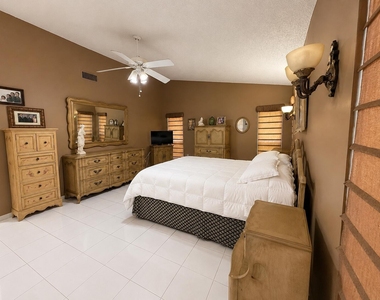 7758 Cloverfield Circle - Photo Thumbnail 21