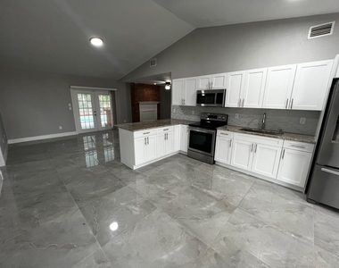 1310 Sw Bellevue Avenue - Photo Thumbnail 2