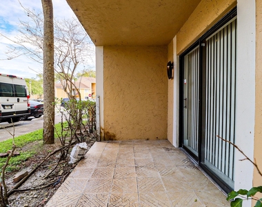 450 Palm Circle W - Photo Thumbnail 51