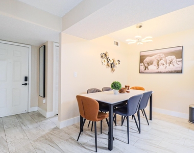 450 Palm Circle W - Photo Thumbnail 6