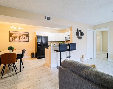 450 Palm Circle W - Photo Thumbnail 23