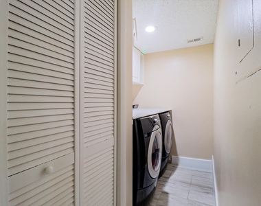 450 Palm Circle W - Photo Thumbnail 4