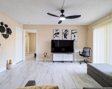 450 Palm Circle W - Photo Thumbnail 32