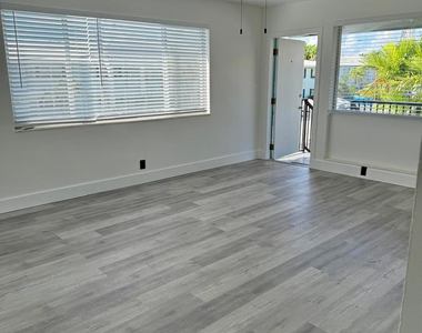 2837 Ne 30th Street - Photo Thumbnail 3