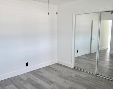 2837 Ne 30th Street - Photo Thumbnail 4