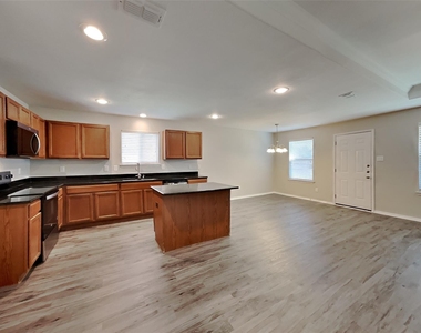 1256 Boxwood Lane - Photo Thumbnail 2