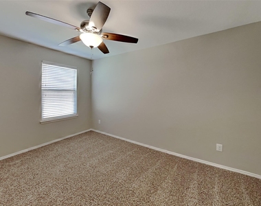 1256 Boxwood Lane - Photo Thumbnail 12