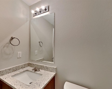1256 Boxwood Lane - Photo Thumbnail 15