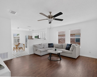 2505 Mitchell Lane - Photo Thumbnail 8