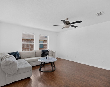 2505 Mitchell Lane - Photo Thumbnail 9