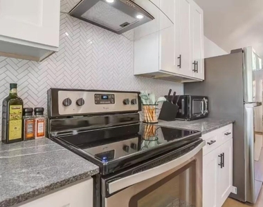 7851 Maiden Lane - Photo Thumbnail 9