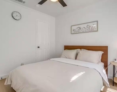 7851 Maiden Lane - Photo Thumbnail 5