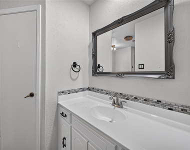 7217 Timberlane Drive - Photo Thumbnail 10
