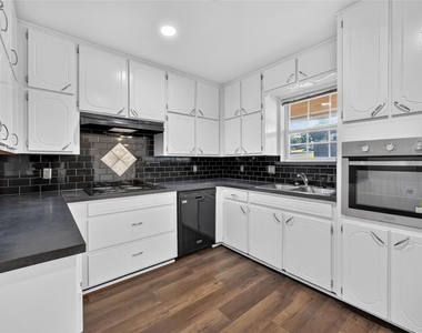 7217 Timberlane Drive - Photo Thumbnail 4