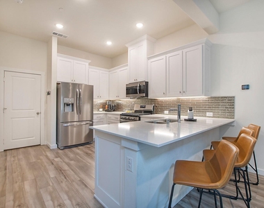 6429 Northern Dancer Drive - Photo Thumbnail 8