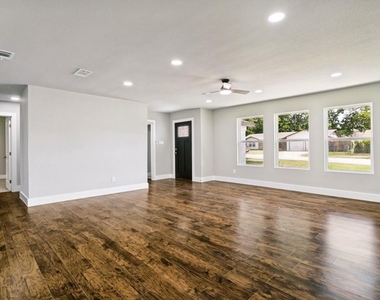 3504 Westfield Avenue - Photo Thumbnail 3