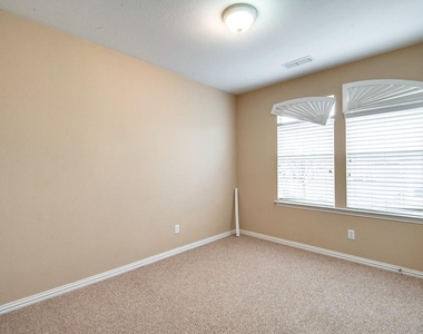613 Caribou Way - Photo Thumbnail 23