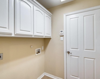 613 Caribou Way - Photo Thumbnail 18