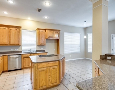 613 Caribou Way - Photo Thumbnail 14