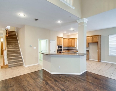 613 Caribou Way - Photo Thumbnail 13