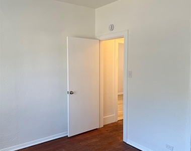 1217 W Walker Street - Photo Thumbnail 7