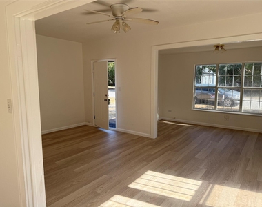 1217 W Walker Street - Photo Thumbnail 2