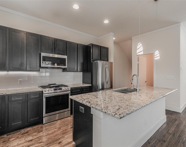 5901 Ross Avenue - Photo Thumbnail 3