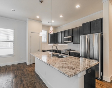 5901 Ross Avenue - Photo Thumbnail 2