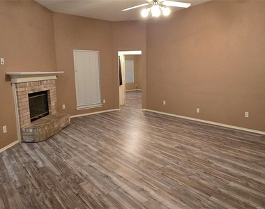 1912 Chapman Drive - Photo Thumbnail 7
