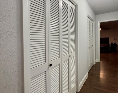 411 Mill Street - Photo Thumbnail 16