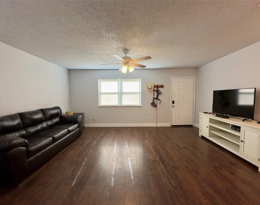411 Mill Street - Photo Thumbnail 4