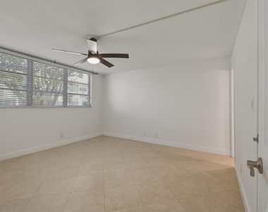 681 S Hollybrook Drive - Photo Thumbnail 14