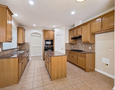 3621 Nandina Drive - Photo Thumbnail 4