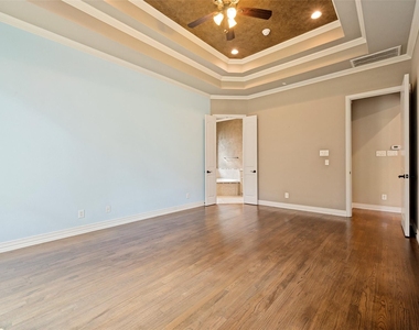 4046 E Hill Drive - Photo Thumbnail 17