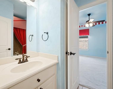 4046 E Hill Drive - Photo Thumbnail 22