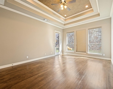 4046 E Hill Drive - Photo Thumbnail 11