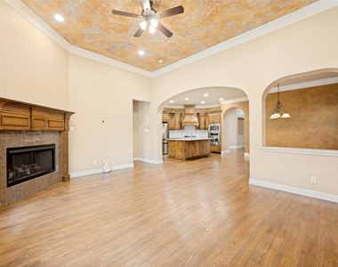 4046 E Hill Drive - Photo Thumbnail 6