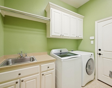 4046 E Hill Drive - Photo Thumbnail 16