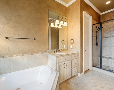 4046 E Hill Drive - Photo Thumbnail 13