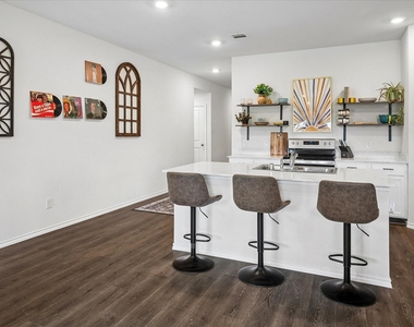936 Glover Drive - Photo Thumbnail 8