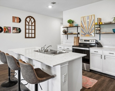 936 Glover Drive - Photo Thumbnail 9