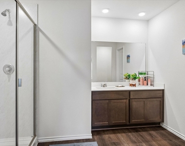 936 Glover Drive - Photo Thumbnail 14