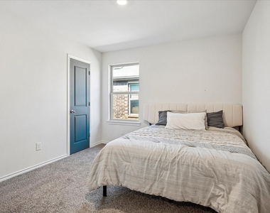 936 Glover Drive - Photo Thumbnail 19